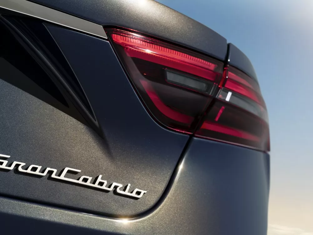 Автомобиль Maserati GranCabrio II Кабриолет
