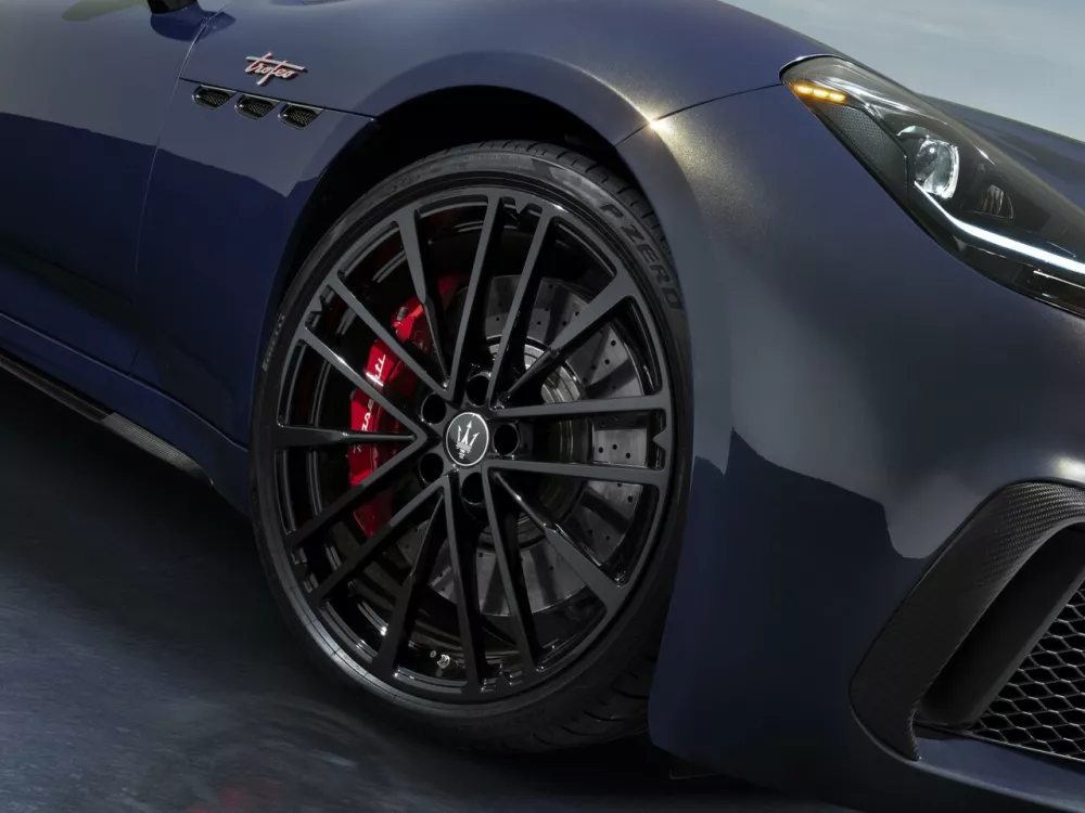 Автомобиль Maserati GranCabrio II Кабриолет