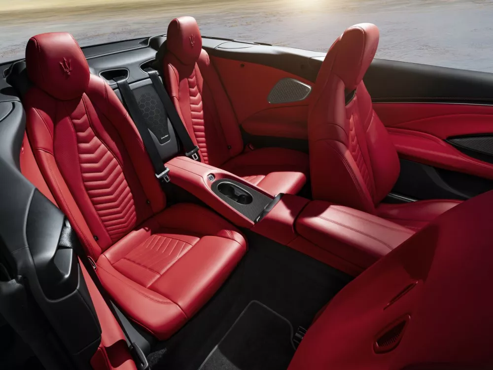Автомобиль Maserati GranCabrio II Кабриолет