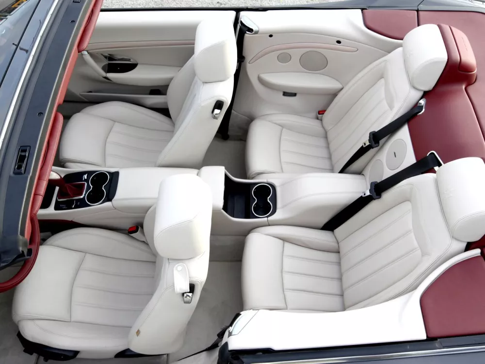 Автомобиль Maserati GranCabrio I Кабриолет