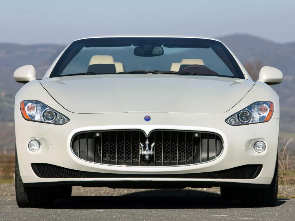 Автомобиль Maserati GranCabrio I Кабриолет