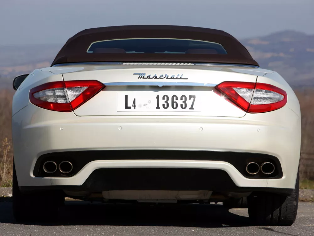 Автомобиль Maserati GranCabrio I Кабриолет