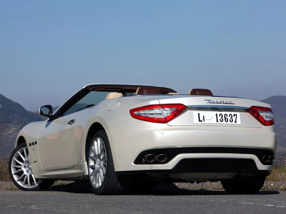 Автомобиль Maserati GranCabrio I Кабриолет