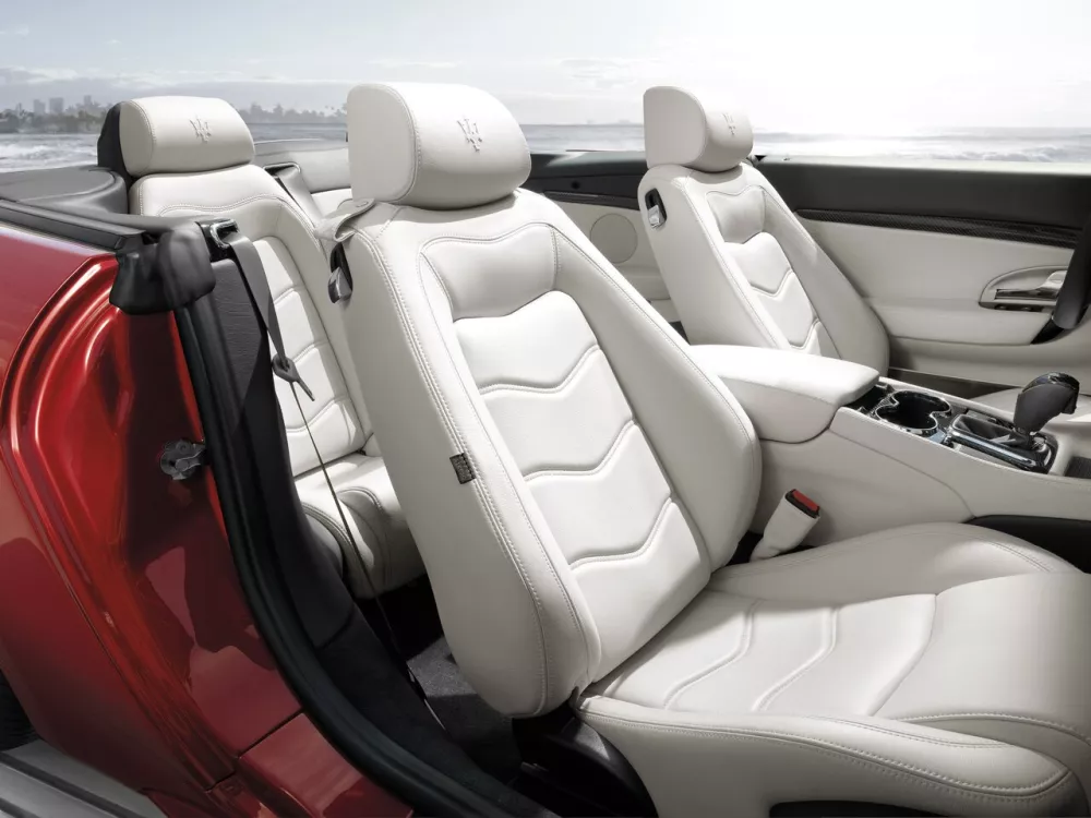 Автомобиль Maserati GranCabrio I Кабриолет