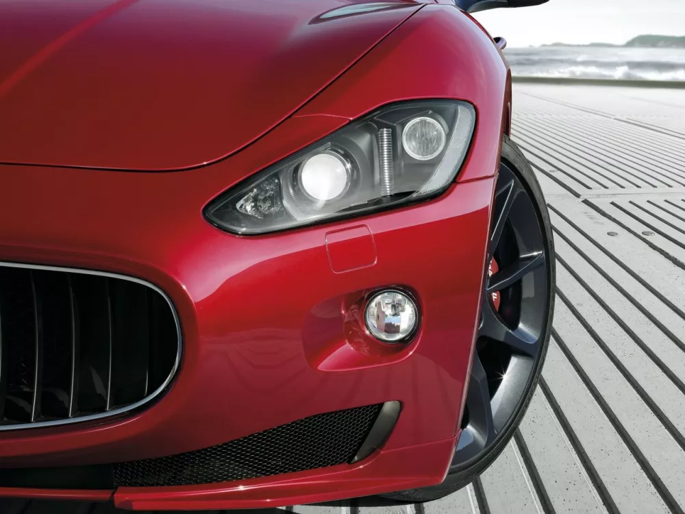 Автомобиль Maserati GranCabrio I Кабриолет