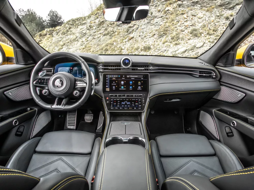Автомобиль Maserati Grecale Внедорожник (5 дверей)