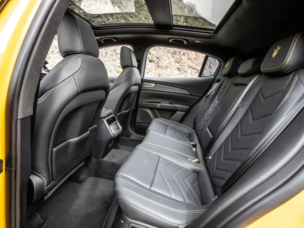 Автомобиль Maserati Grecale Внедорожник (5 дверей)