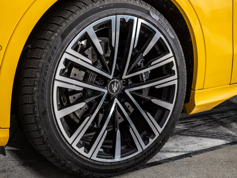 Автомобиль Maserati Grecale Внедорожник (5 дверей)