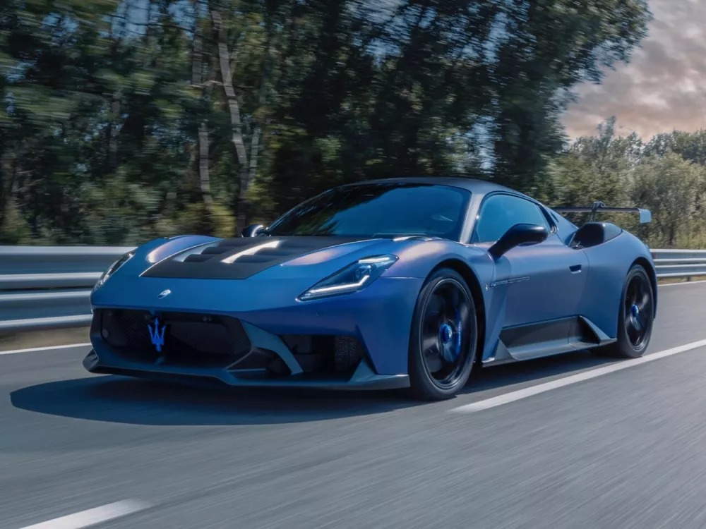 Автомобиль Maserati GT2 Stradale Купе