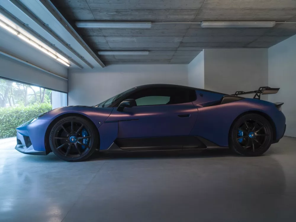 Автомобиль Maserati GT2 Stradale Купе