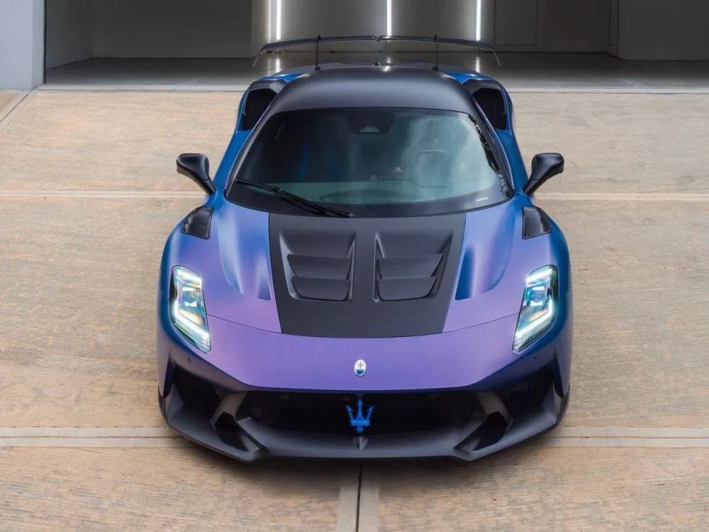 Автомобиль Maserati GT2 Stradale Купе