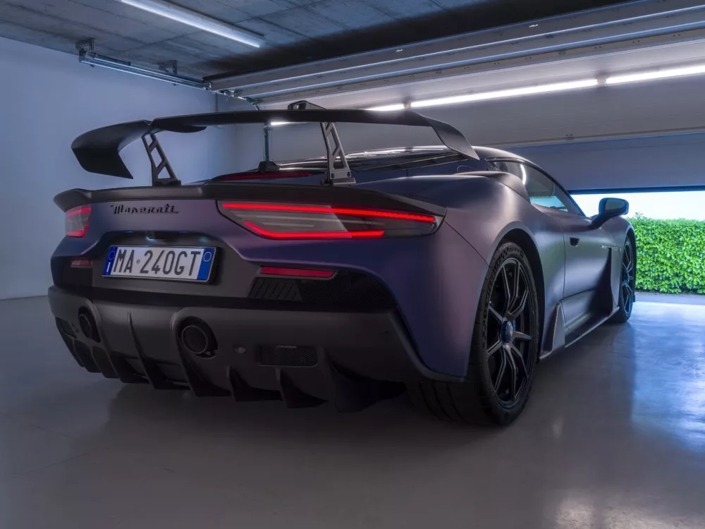 Автомобиль Maserati GT2 Stradale Купе