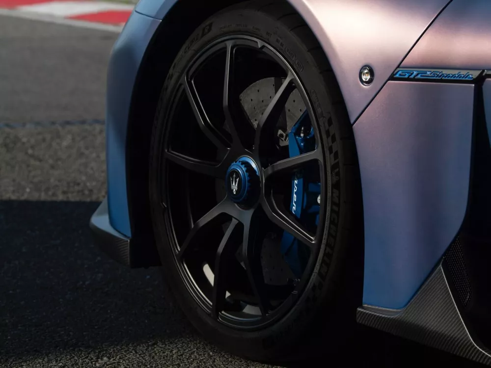 Автомобиль Maserati GT2 Stradale Купе
