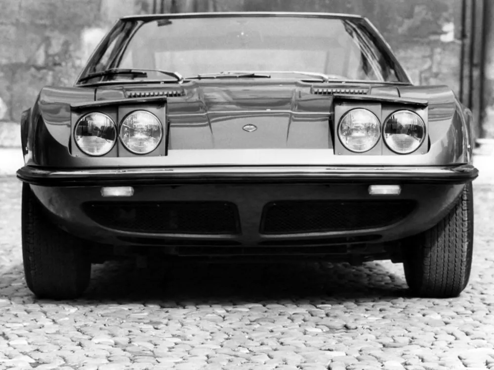 Автомобиль Maserati Indy Купе