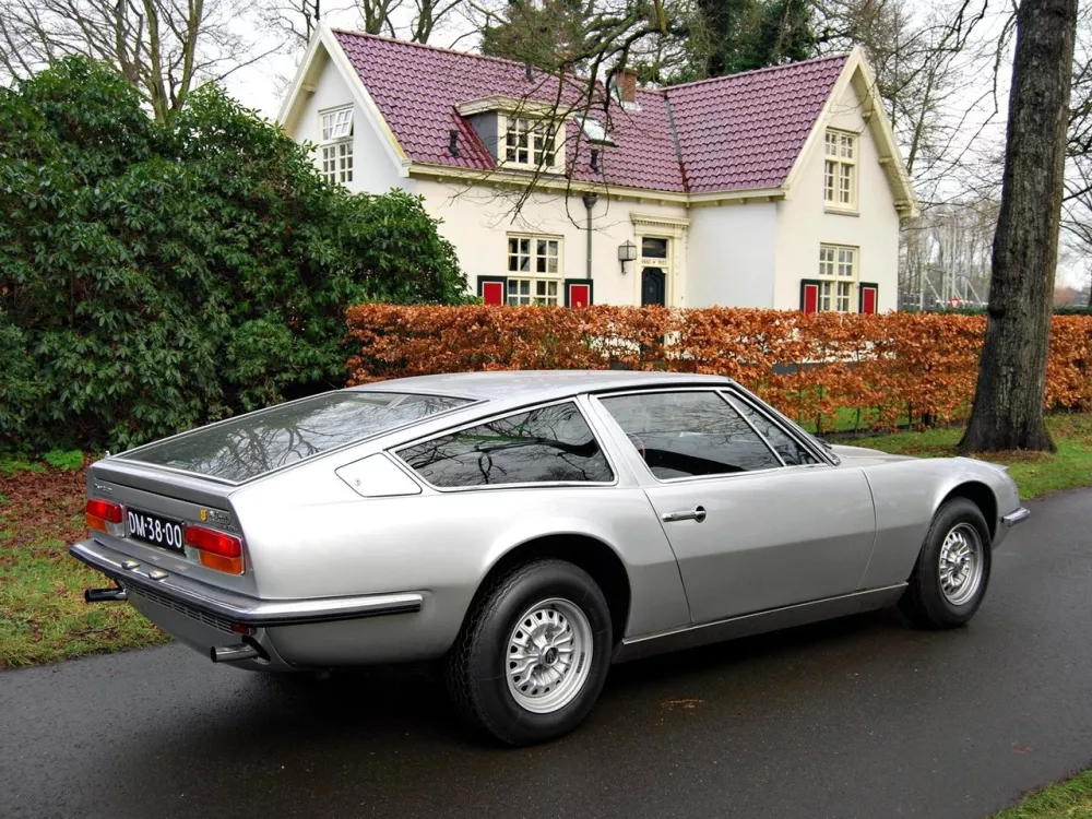 Автомобиль Maserati Indy Купе