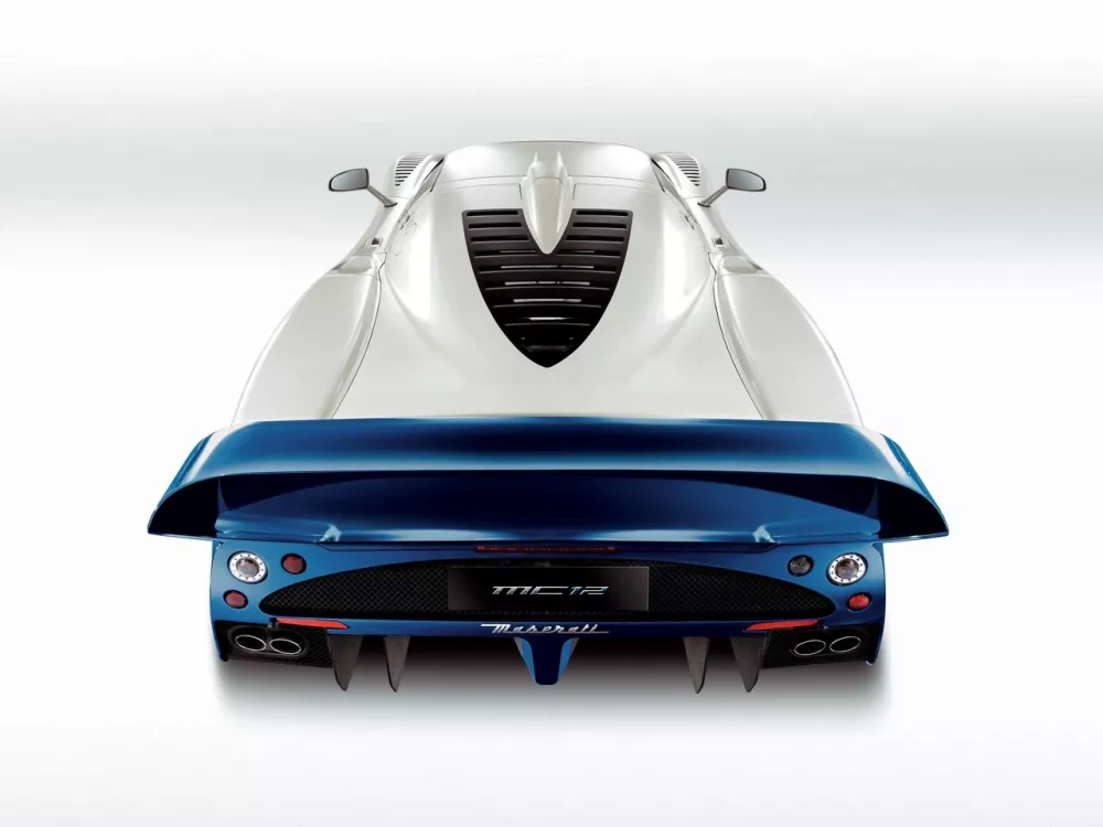 Автомобиль Maserati MC12 Купе