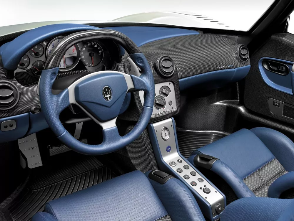 Автомобиль Maserati MC12 Купе
