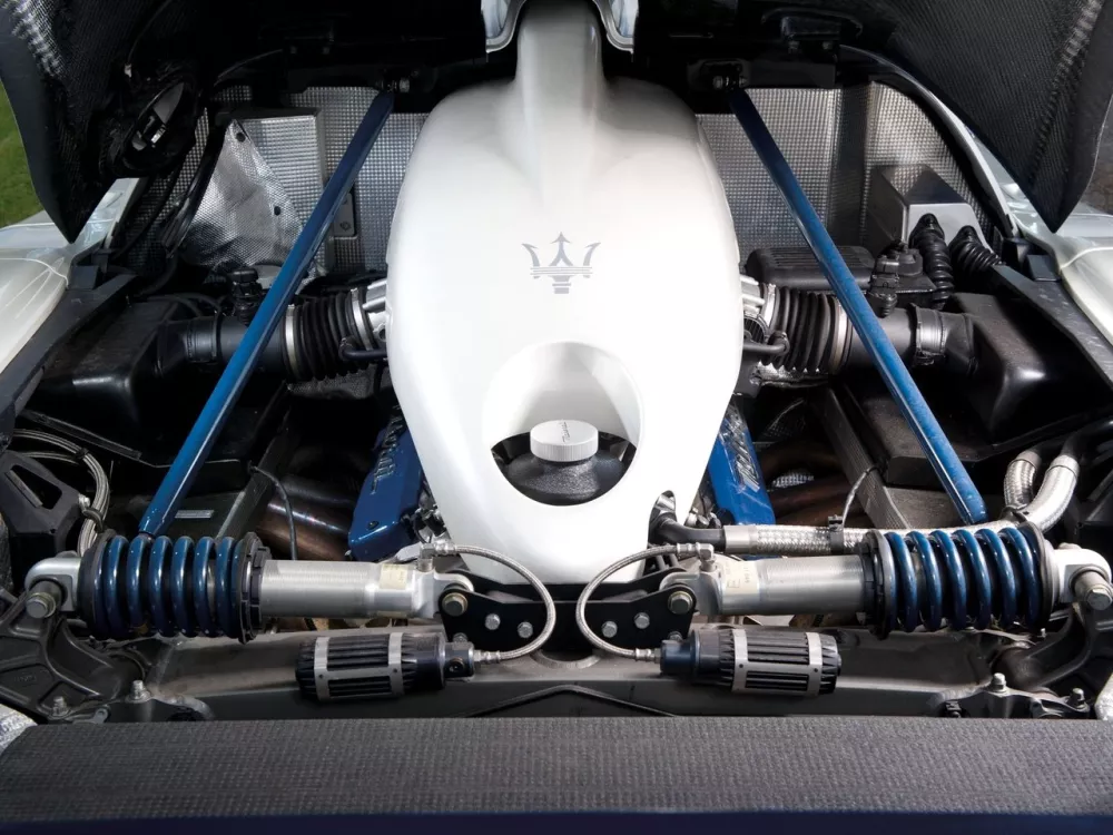 Автомобиль Maserati MC12 Купе