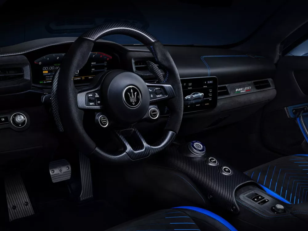Автомобиль Maserati MC20 Купе