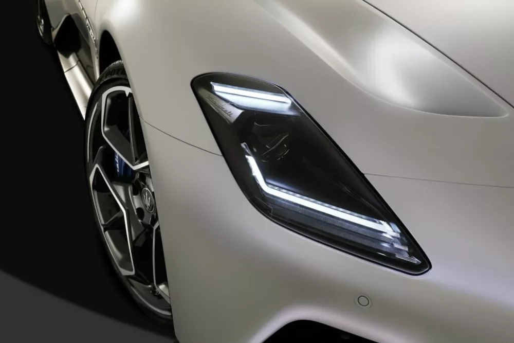 Автомобиль Maserati MC20 Купе