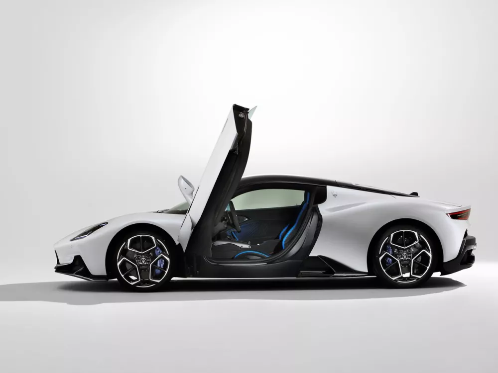 Автомобиль Maserati MC20 Купе