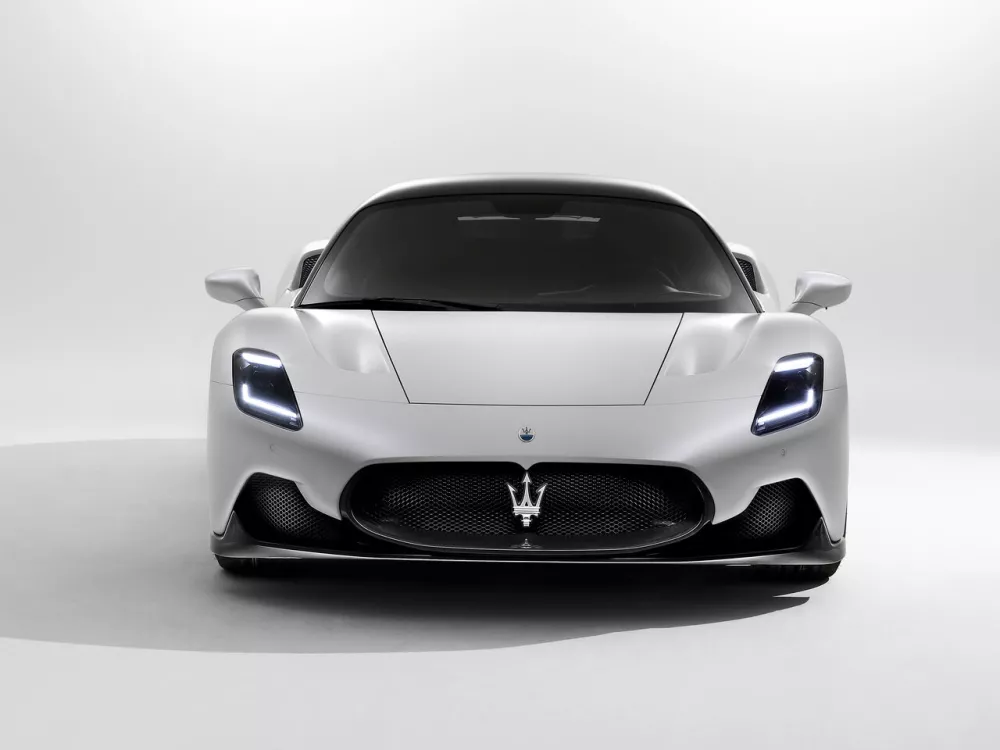 Автомобиль Maserati MC20 Купе