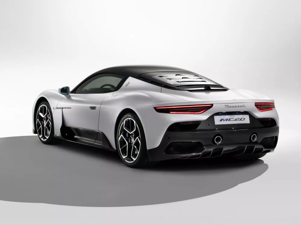 Автомобиль Maserati MC20 Купе
