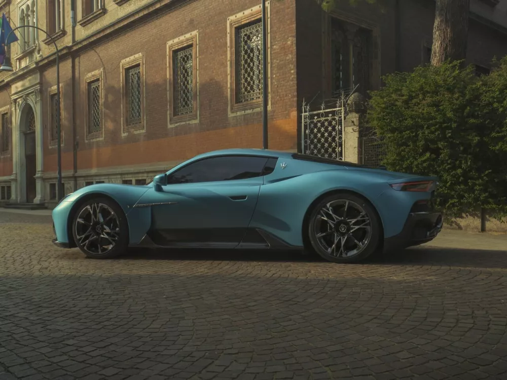 Автомобиль Maserati MCPura Купе
