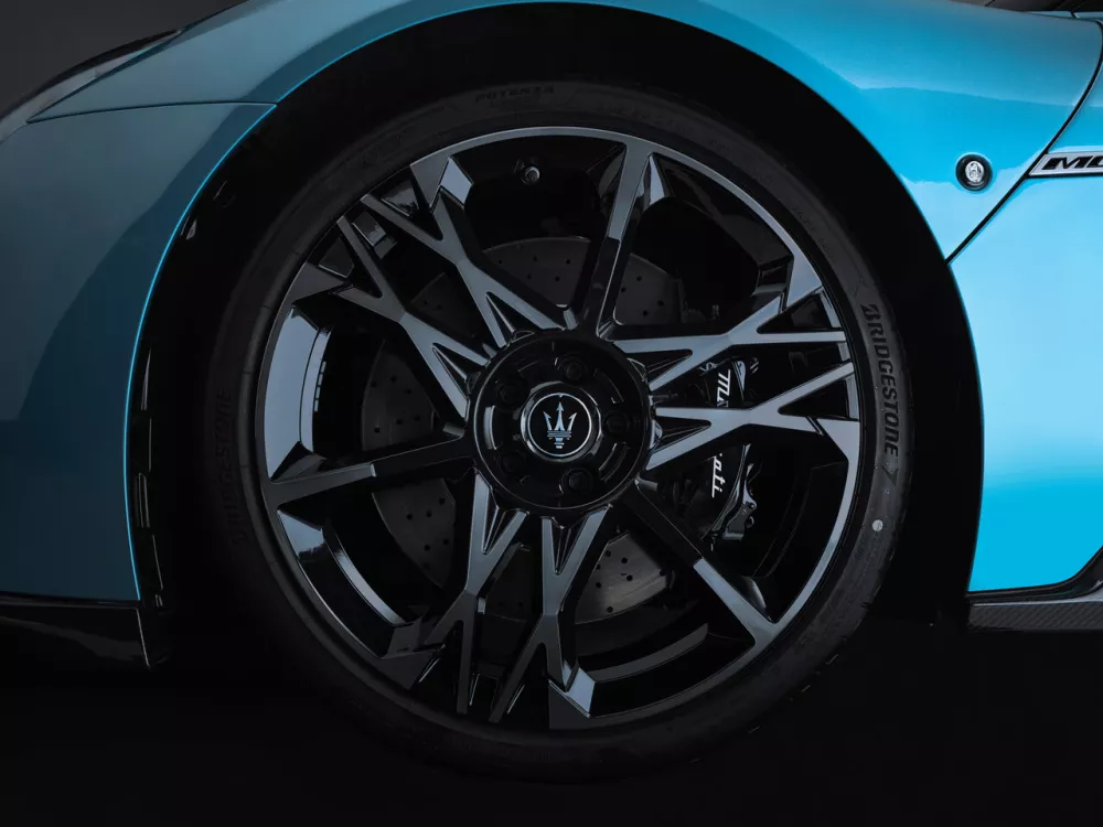 Автомобиль Maserati MCPura Родстер Ceilo