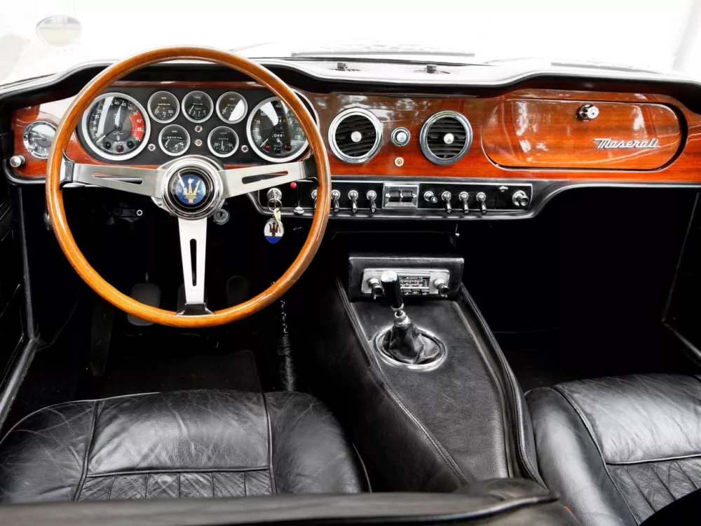 Автомобиль Maserati Mexico Купе
