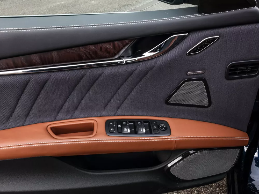 Автомобиль Maserati Quattroporte VI Рестайлинг 2 Седан