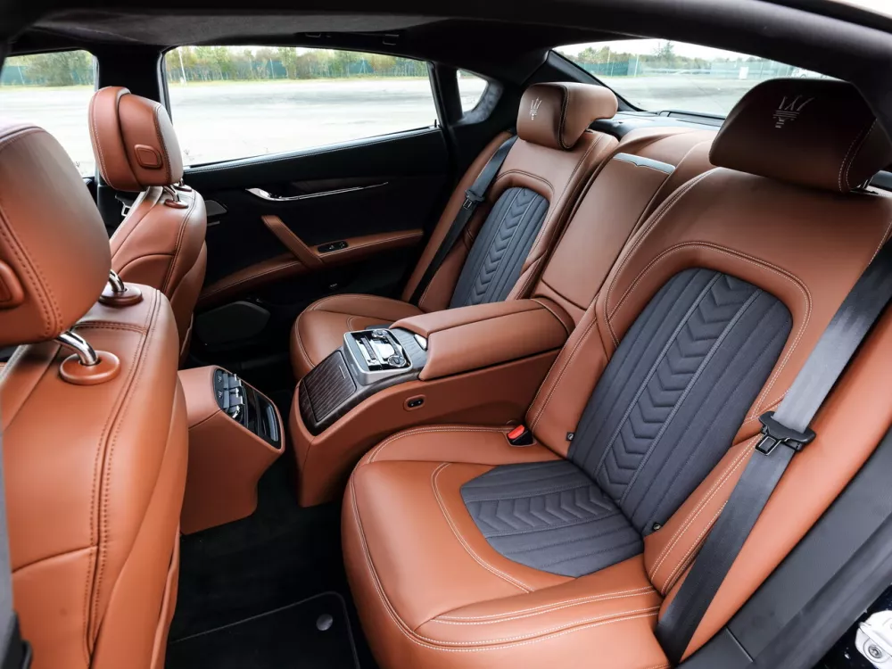 Автомобиль Maserati Quattroporte VI Рестайлинг 2 Седан