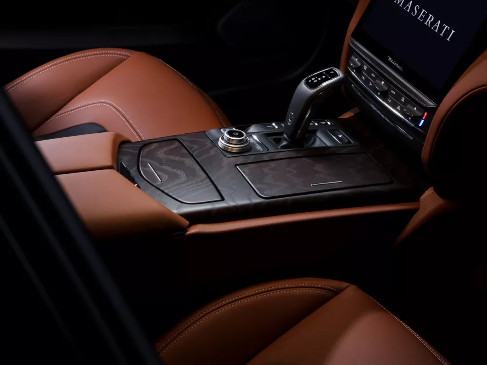 Автомобиль Maserati Quattroporte VI Рестайлинг 2 Седан