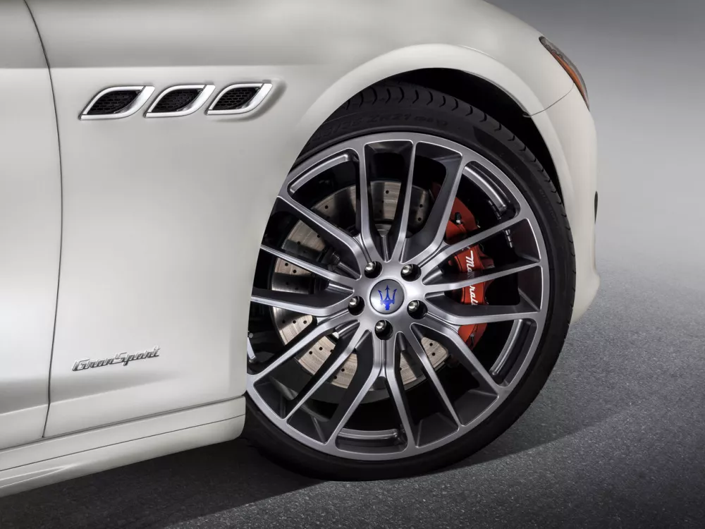 Автомобиль Maserati Quattroporte VI Рестайлинг Седан