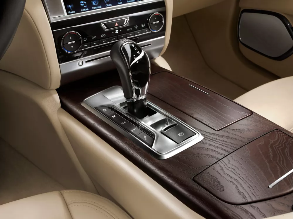 Автомобиль Maserati Quattroporte VI Седан
