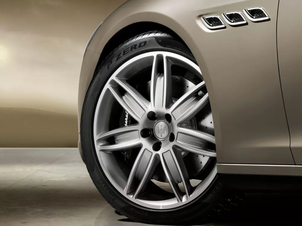 Автомобиль Maserati Quattroporte VI Седан