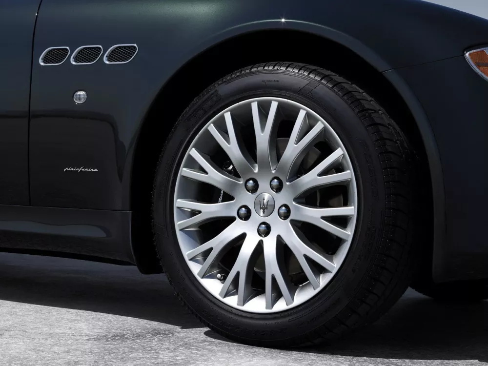 Автомобиль Maserati Quattroporte V Рестайлинг Седан