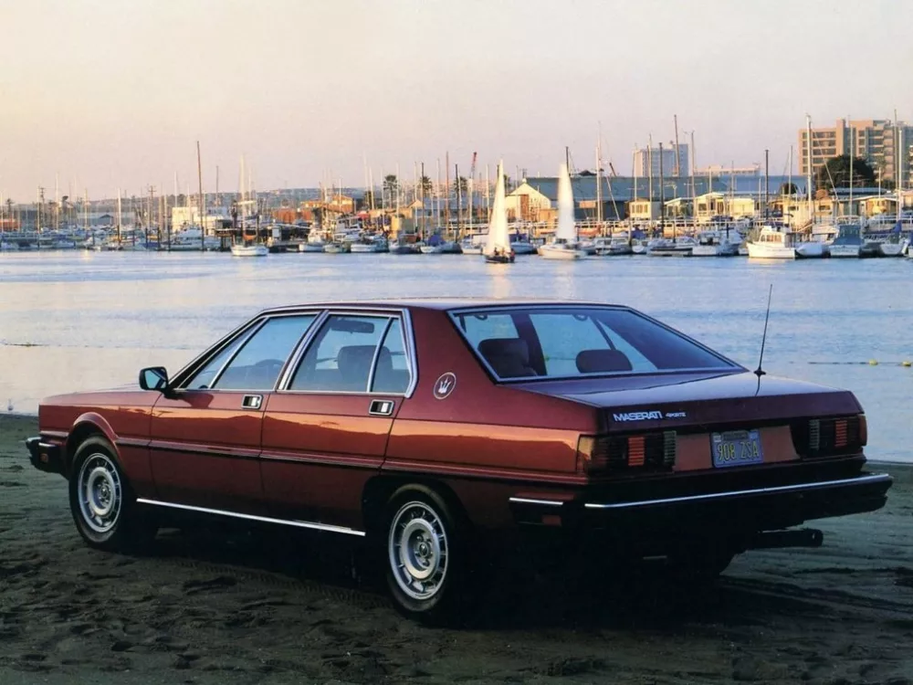 Автомобиль Maserati Quattroporte III Седан