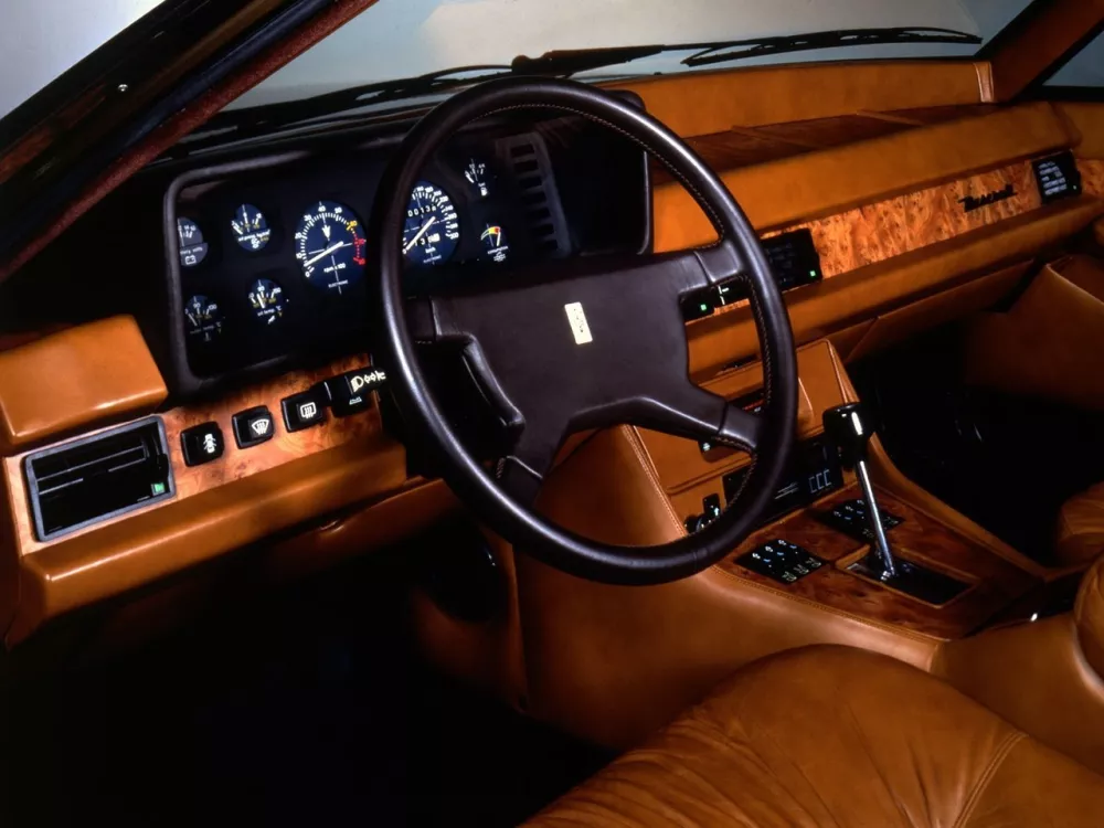 Автомобиль Maserati Quattroporte III Седан
