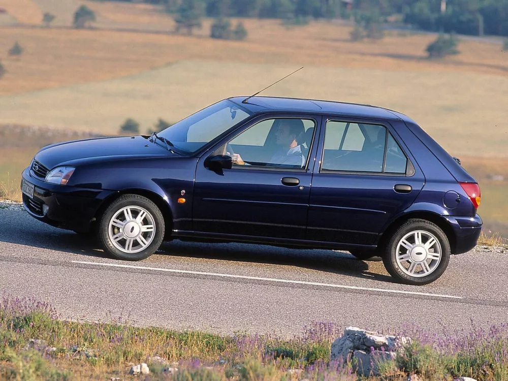 Автомобиль Mazda 121 III Хэтчбек (5 дверей)