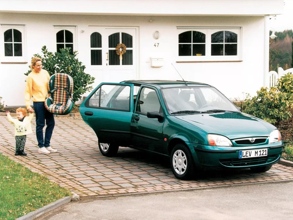 Автомобиль Mazda 121 III Хэтчбек (5 дверей)