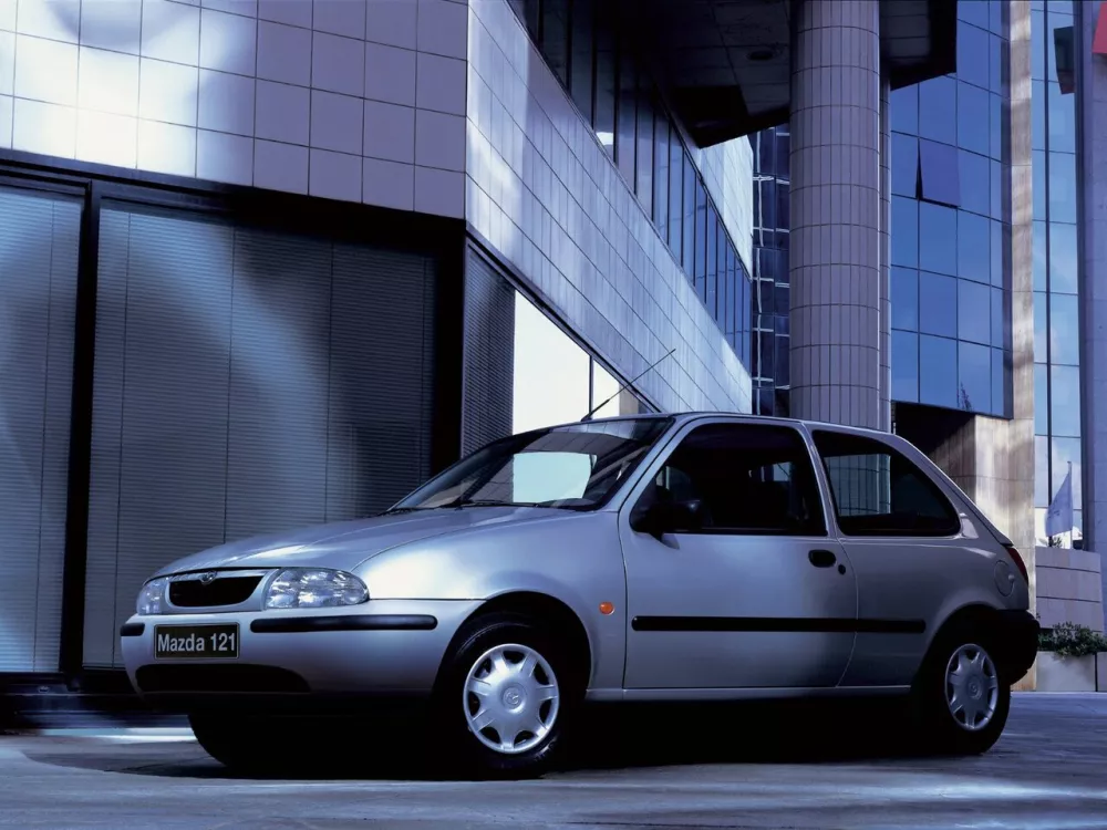 Автомобиль Mazda 121 III Хэтчбек (3 двери)
