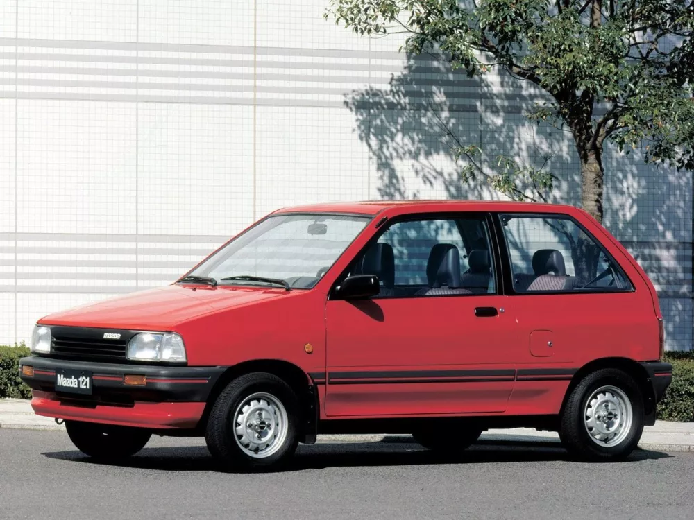 Автомобиль Mazda 121 I Хэтчбек (3 двери)