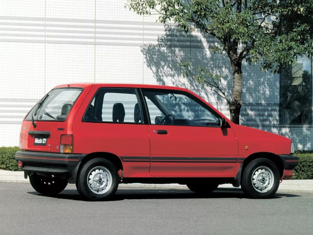 Автомобиль Mazda 121 I Хэтчбек (3 двери)