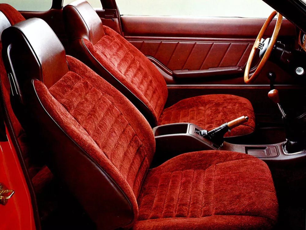 Автомобиль Mazda 121 CD Фастбек