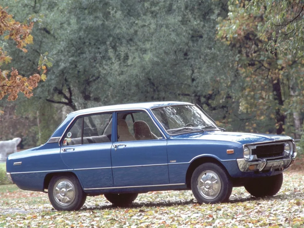 Автомобиль Mazda 1300 Седан