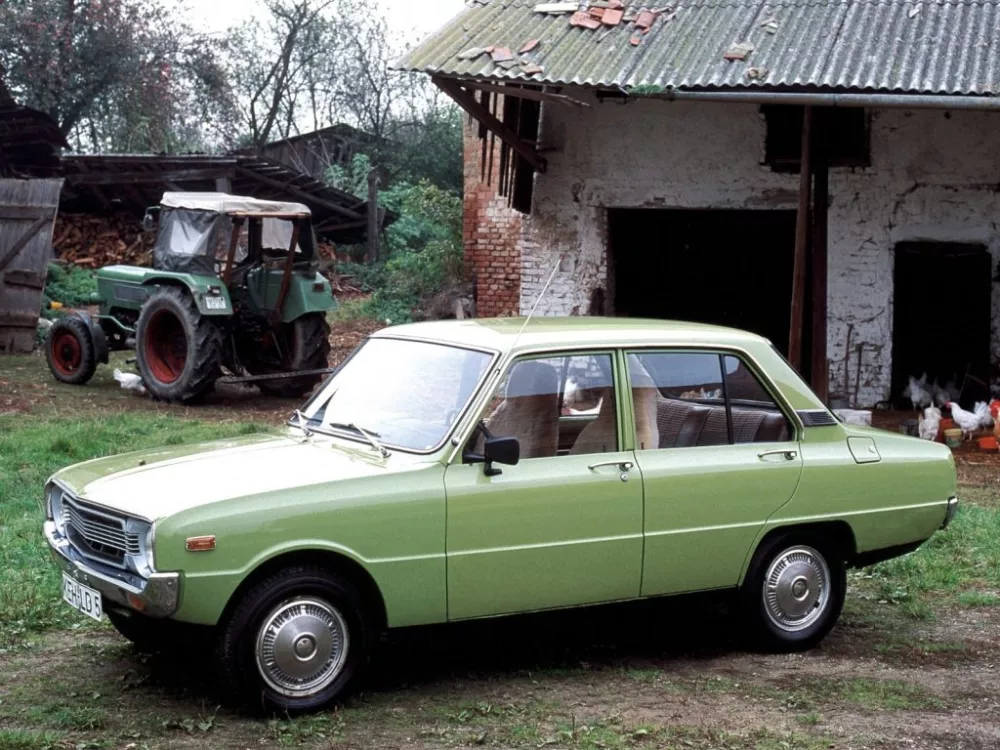 Автомобиль Mazda 1300 Седан