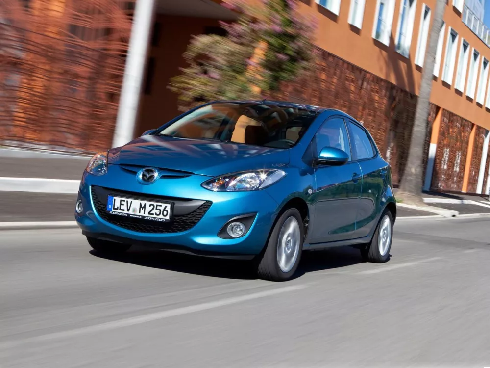 Автомобиль Mazda 2 II Рестайлинг (DE2) Хэтчбек (5 дверей)