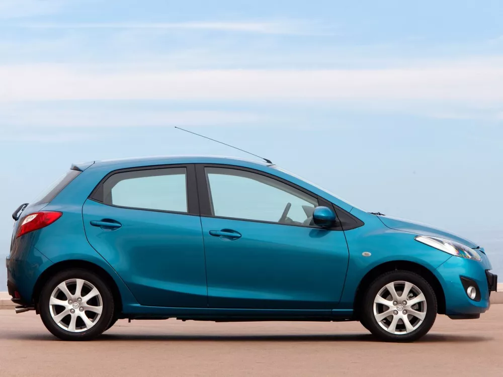 Автомобиль Mazda 2 II Рестайлинг (DE2) Хэтчбек (5 дверей)