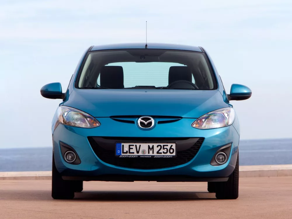 Автомобиль Mazda 2 II Рестайлинг (DE2) Хэтчбек (5 дверей)